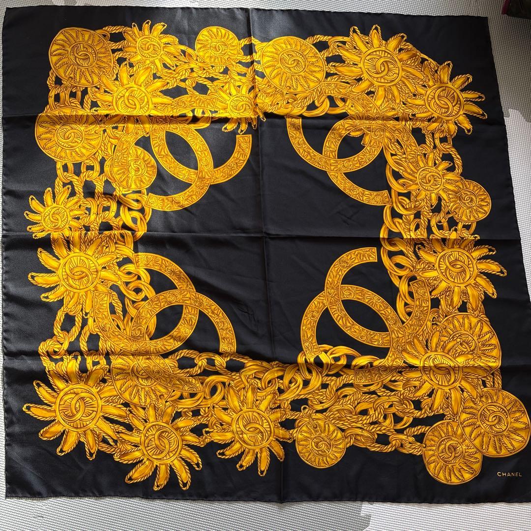 【明日23時迄】美品ヴィンテージ⭐︎美品大判CHANEL シルクスカーフ 黒・金