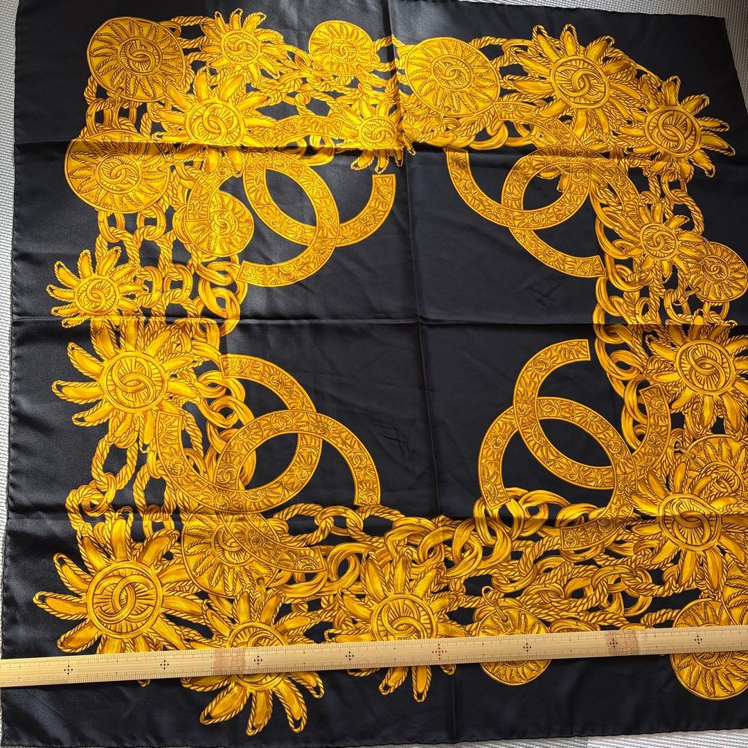 【明日23時迄】美品ヴィンテージ⭐︎美品大判CHANEL シルクスカーフ 黒・金