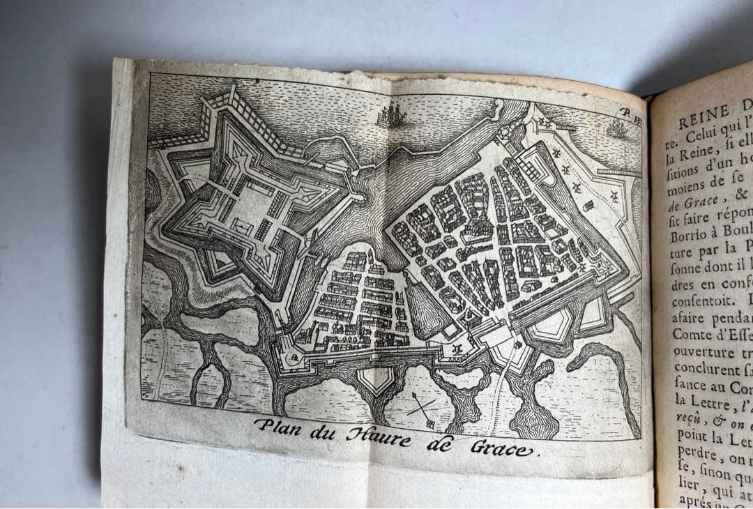 古本　1696年出版　「イギリス女王エリザベス一世の人生」　第2巻　フランス語