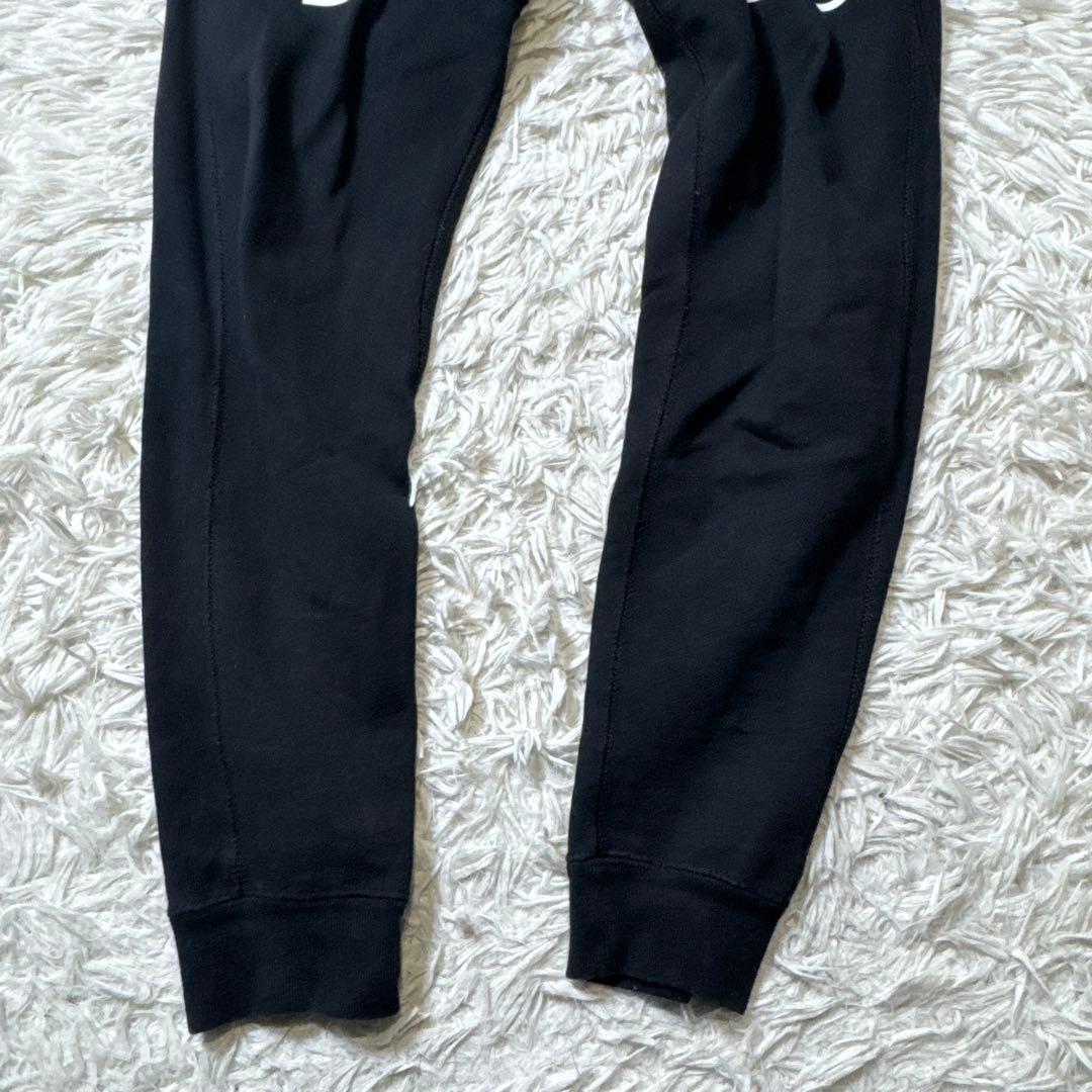 ウノピュウノウグァーレトレ　パーカー　ロゴプリント　ロゴ刺繍　ファスナー