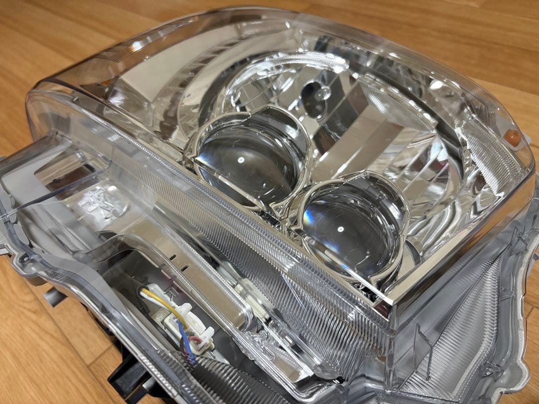 ハイエース 8型 新車外し 純正LEDヘッドライト