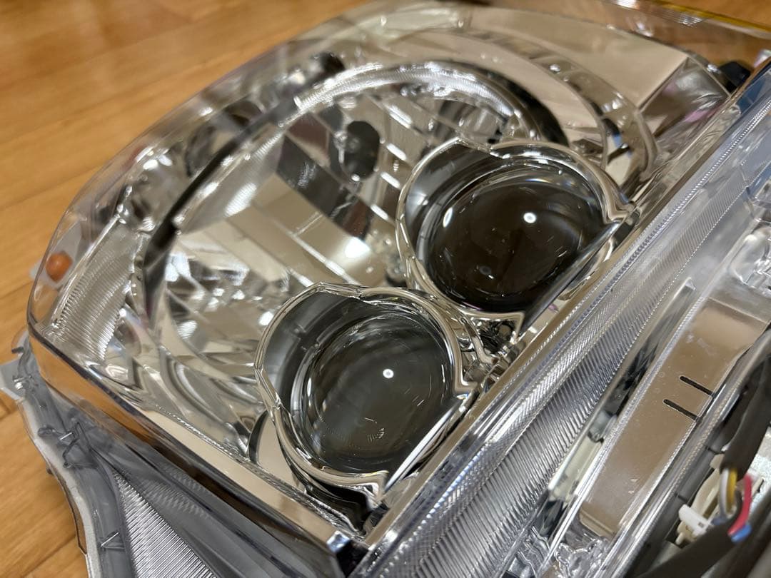ハイエース 8型 新車外し 純正LEDヘッドライト