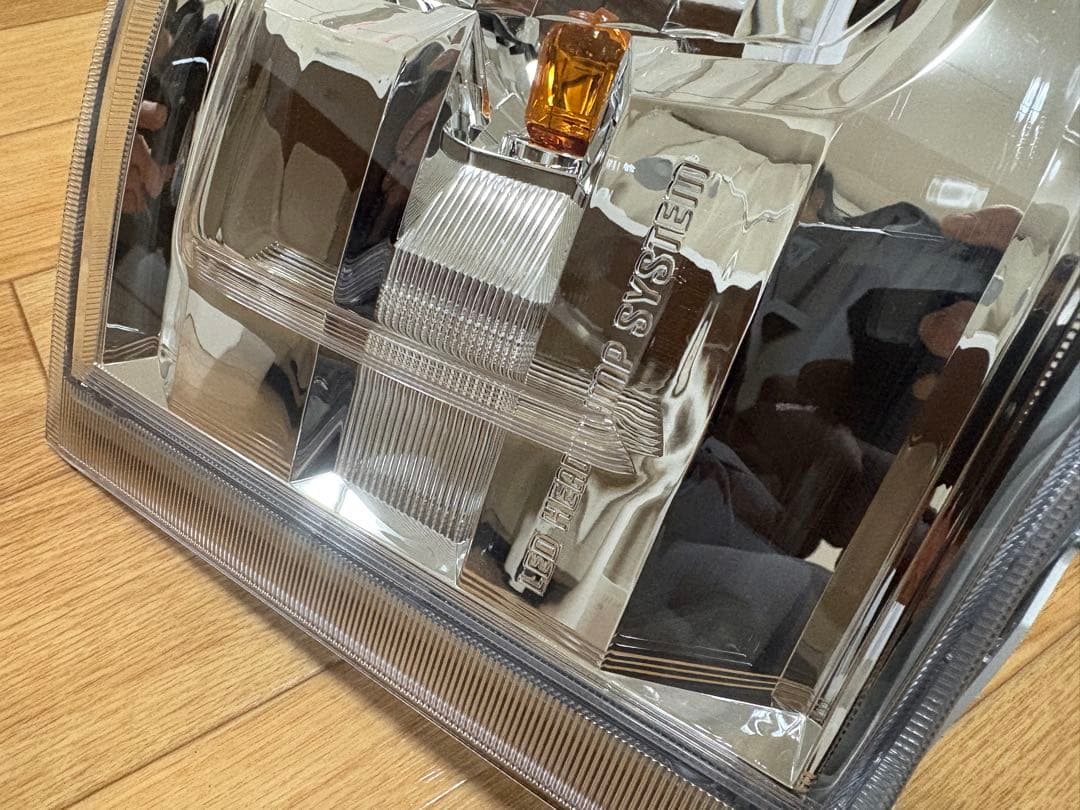 ハイエース 8型 新車外し 純正LEDヘッドライト