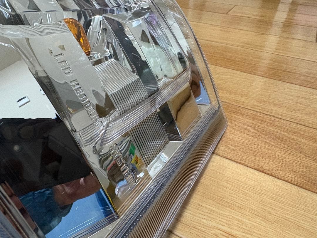 ハイエース 8型 新車外し 純正LEDヘッドライト