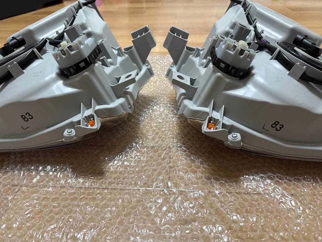 ハイエース 8型 新車外し 純正LEDヘッドライト