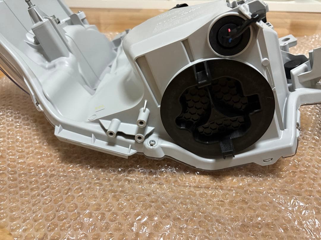 ハイエース 8型 新車外し 純正LEDヘッドライト