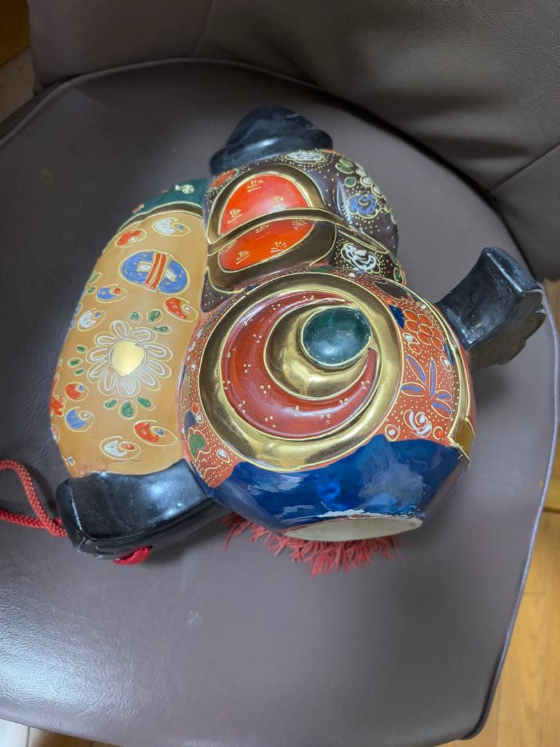 九谷焼　八幡窯　須栄義　打ち出の小槌に乗った布袋様　骨董　座布団付き