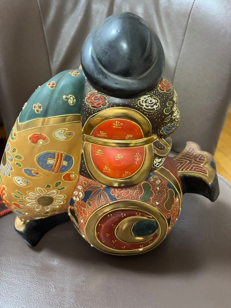 九谷焼　八幡窯　須栄義　打ち出の小槌に乗った布袋様　骨董　座布団付き