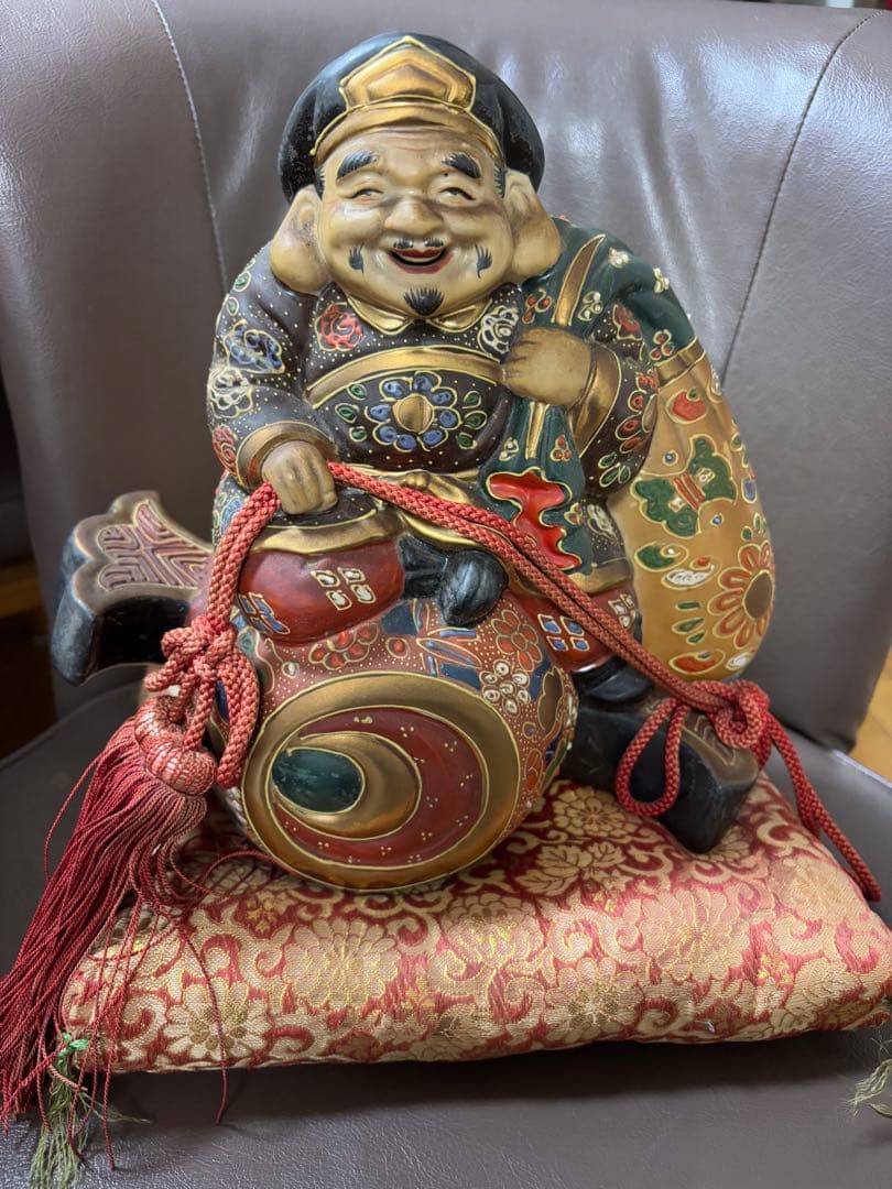 九谷焼　八幡窯　須栄義　打ち出の小槌に乗った布袋様　骨董　座布団付き