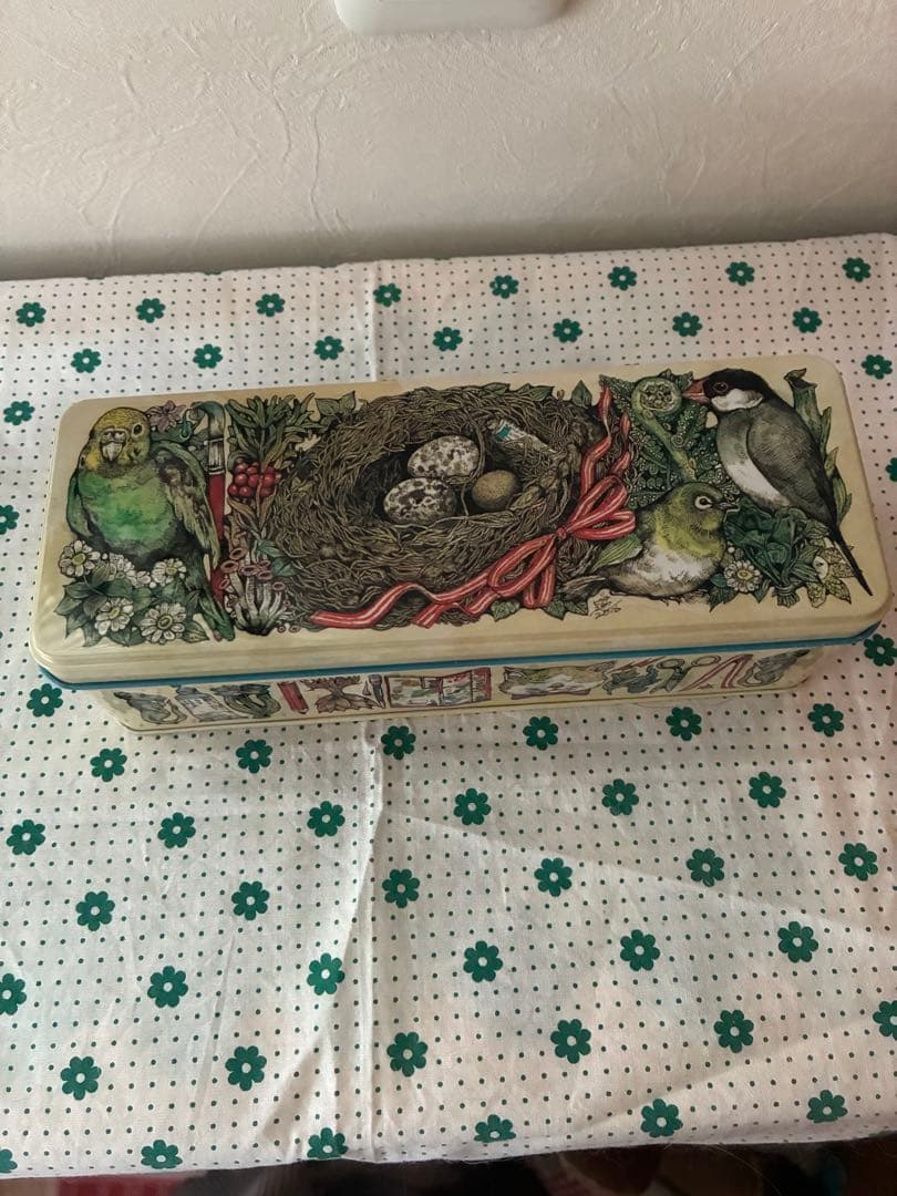 2016年ヒグチユウコ×ホルベインコラボ　植物と動物のイラストのお道具箱/缶