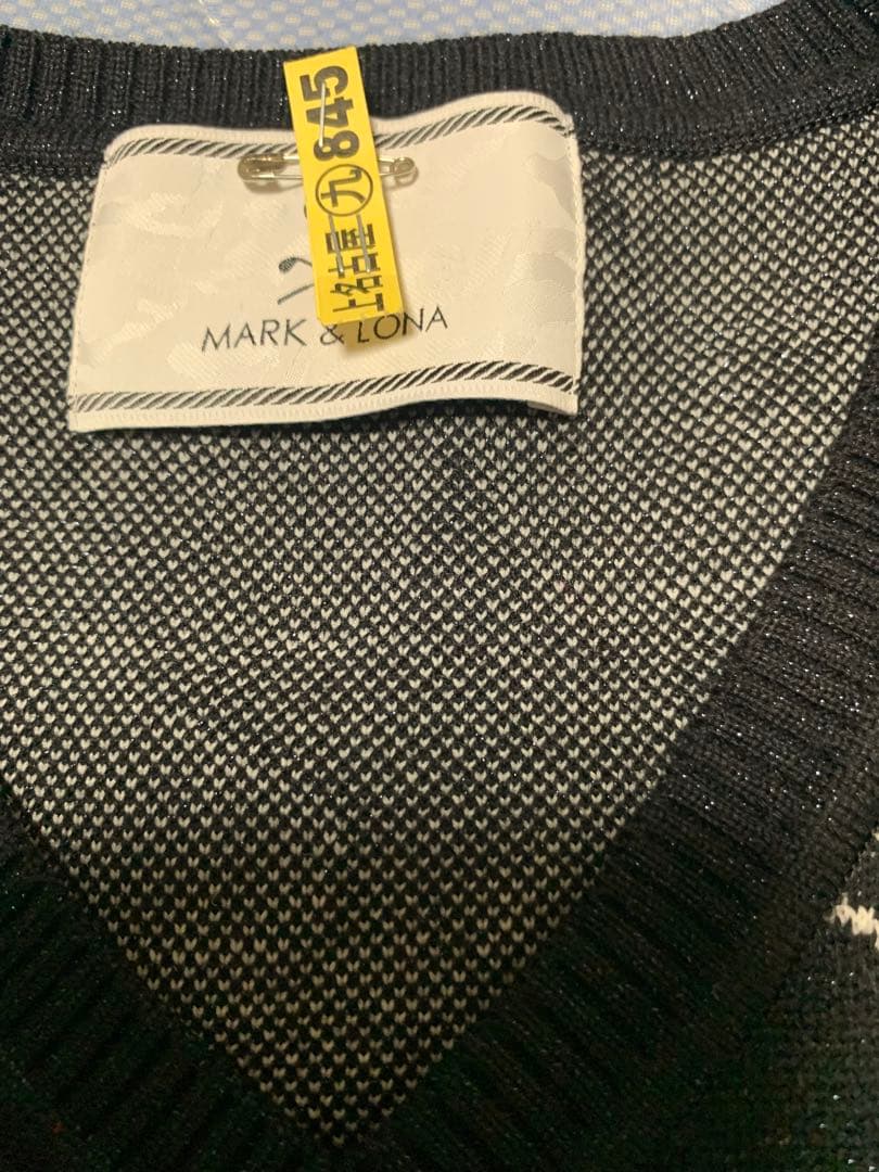 えーな マーク&ロナ Vネックセーター　総スター柄バックスカルロゴ