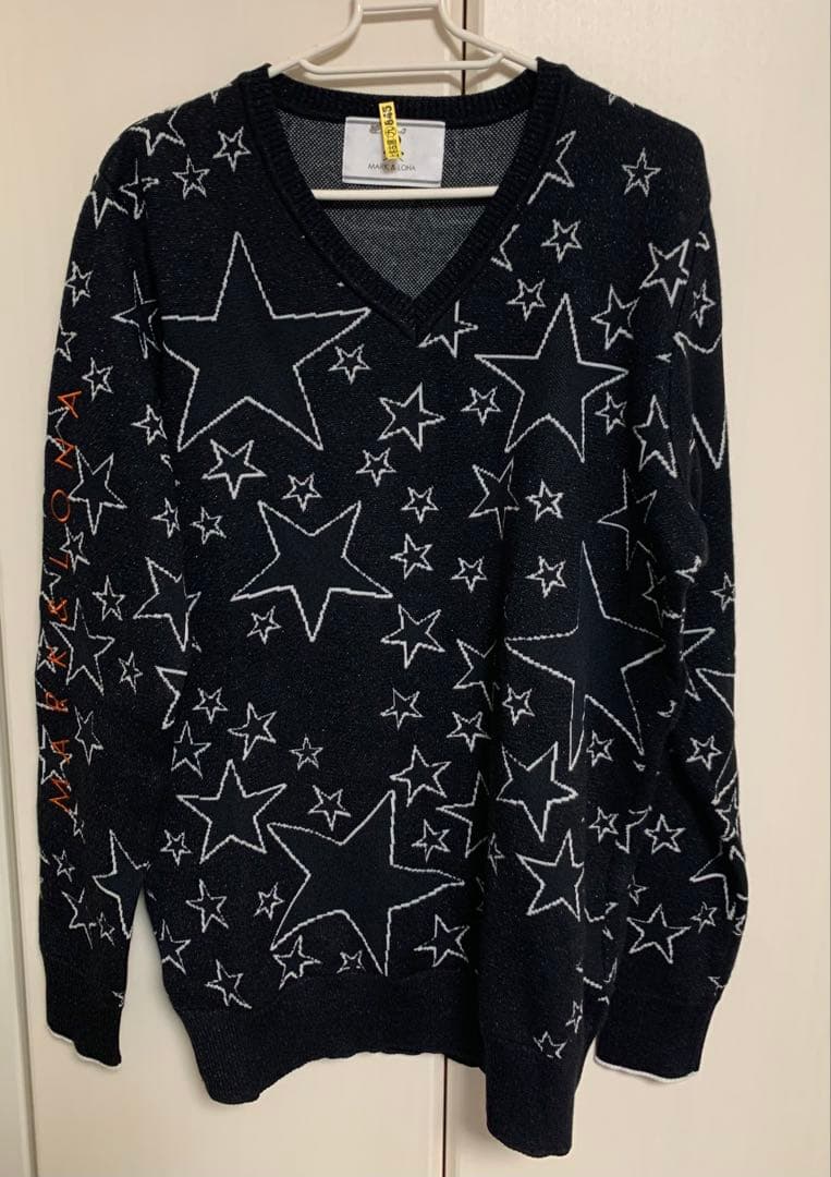 えーな マーク&ロナ Vネックセーター　総スター柄バックスカルロゴ