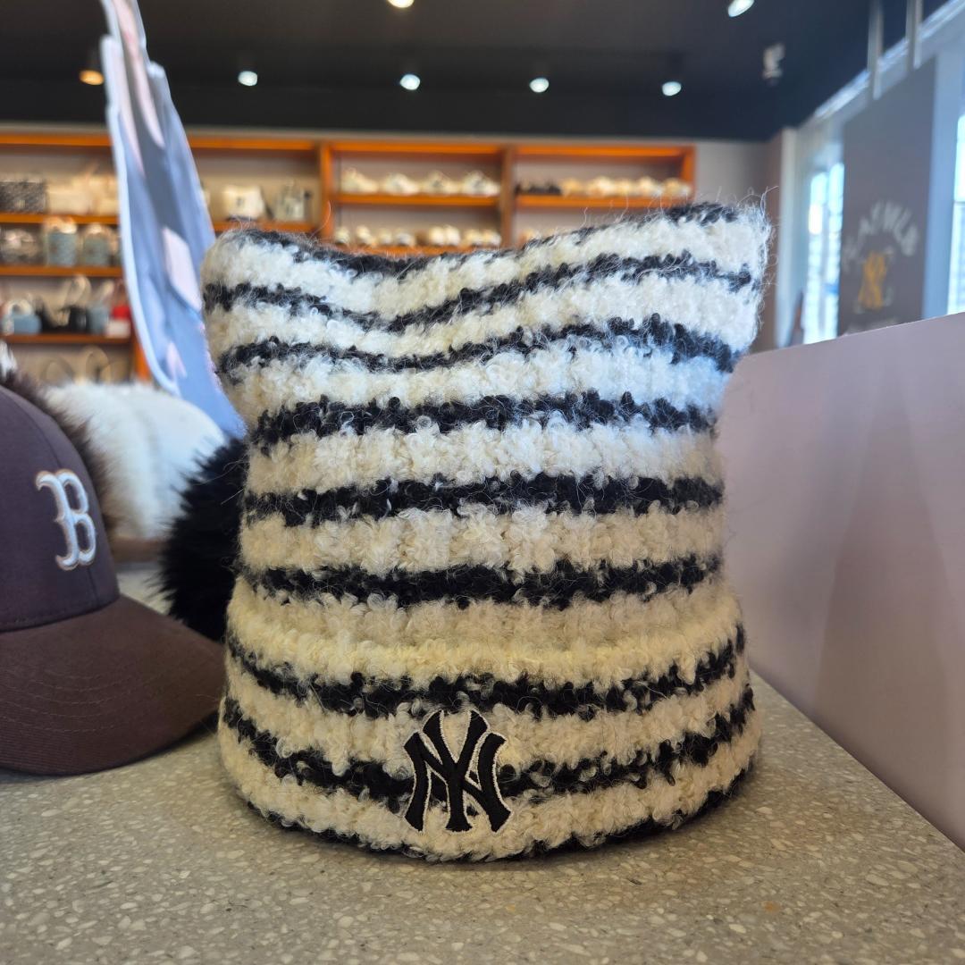 話題沸騰 MLB Korea 白黒 ビーニー 猫耳 韓国 カリナ ギョンミン着用