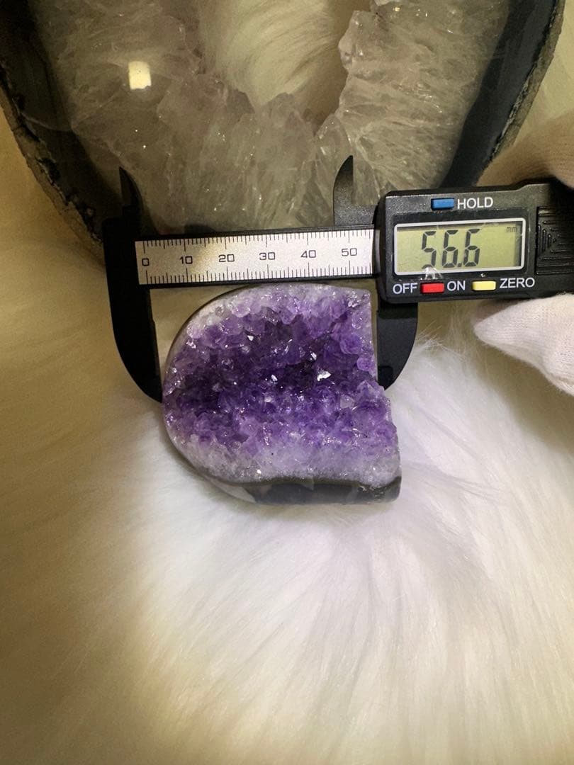 ウルグアイ産 アメジストドーム 美結晶 アーチ型 濃淡グラデーション 1120