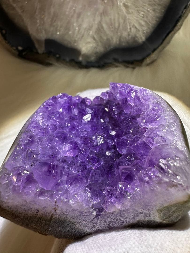 ウルグアイ産 アメジストドーム 美結晶 アーチ型 濃淡グラデーション 1120