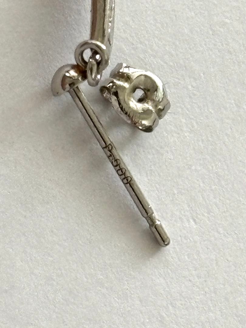 PT900 片耳ピアス　サファイア＆メレと縦長メレ各1点づつ　計2点まとめ