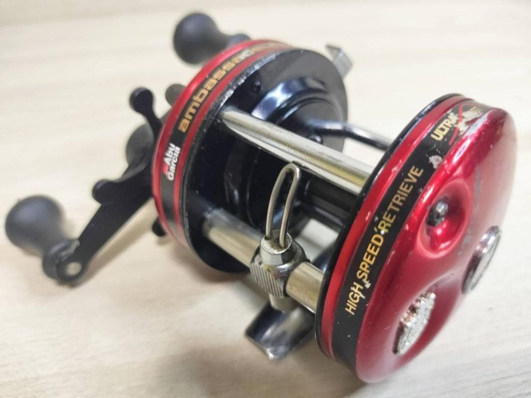 アブガルシア　アンバサダー5000C　ビンテージ　リール abu 　レッド