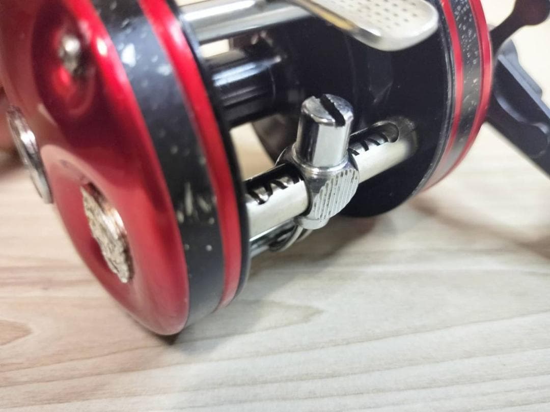 アブガルシア　アンバサダー5000C　ビンテージ　リール abu 　レッド