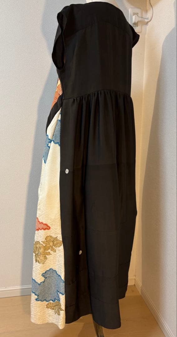 黒留袖リメイクワンピース－極上吉祥－金銀糸刺繍 鳳凰文様 マーガレット付きドレス