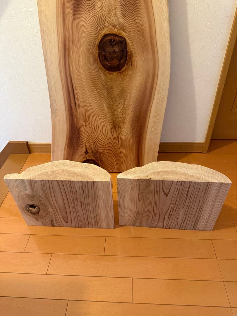 天然杉一枚板でか節テーブル 両面使用可能蜜蝋クリーム仕上げ‼️