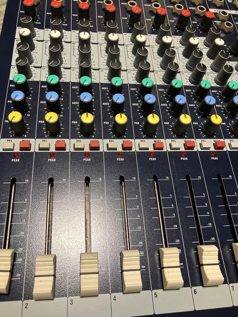 Soundcraft EPM 8 アナログミキサー