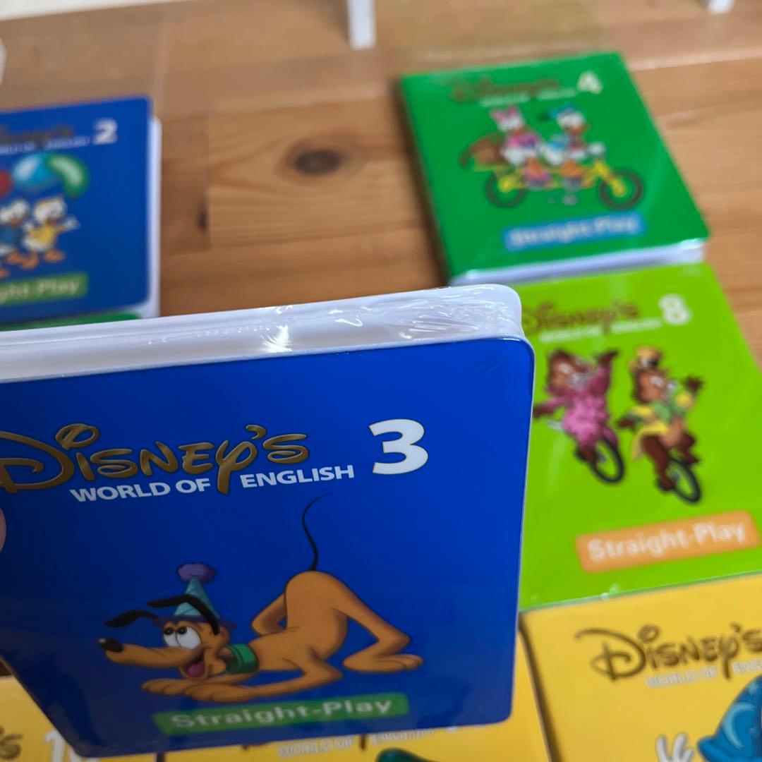 美品・未開封多数　DWEディズニー英語システム(DVD36枚、CD8枚、その他)