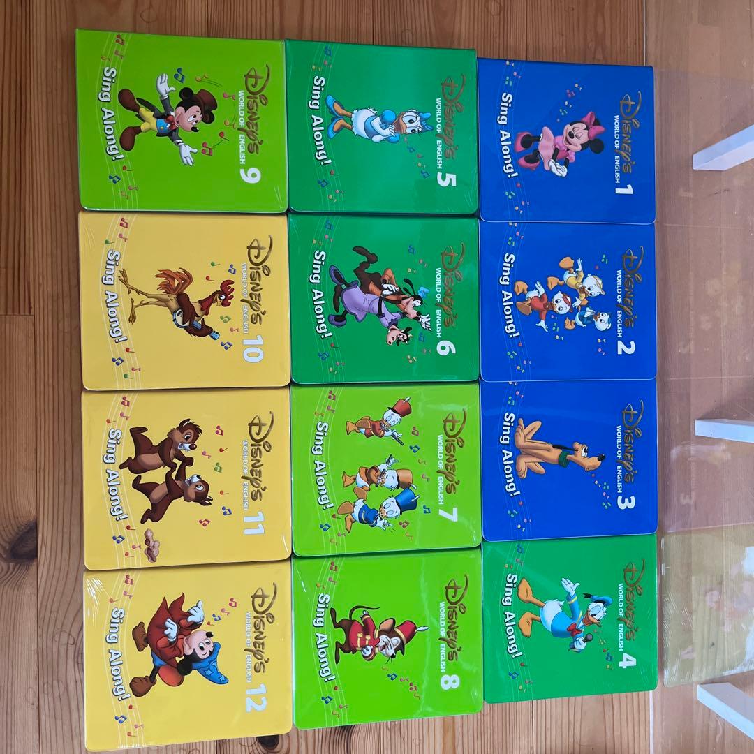 美品・未開封多数　DWEディズニー英語システム(DVD36枚、CD8枚、その他)