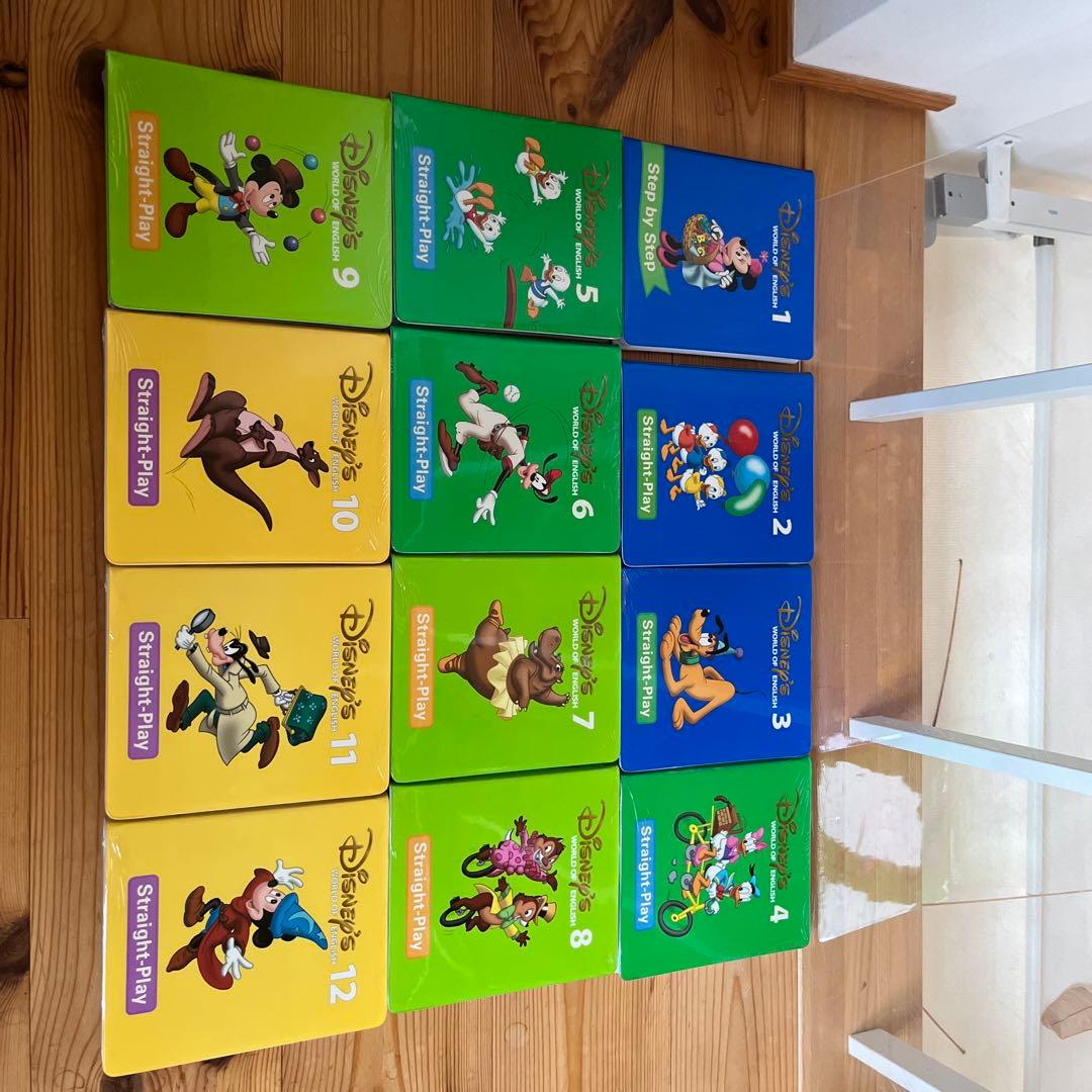 美品・未開封多数　DWEディズニー英語システム(DVD36枚、CD8枚、その他)