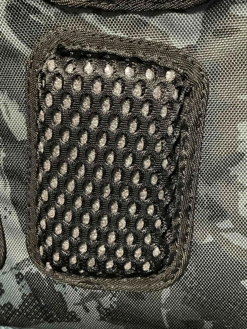 ◆アンダーアーマークール バックパック ◆30L◆ブラック・カモフラ◆4割引き◆