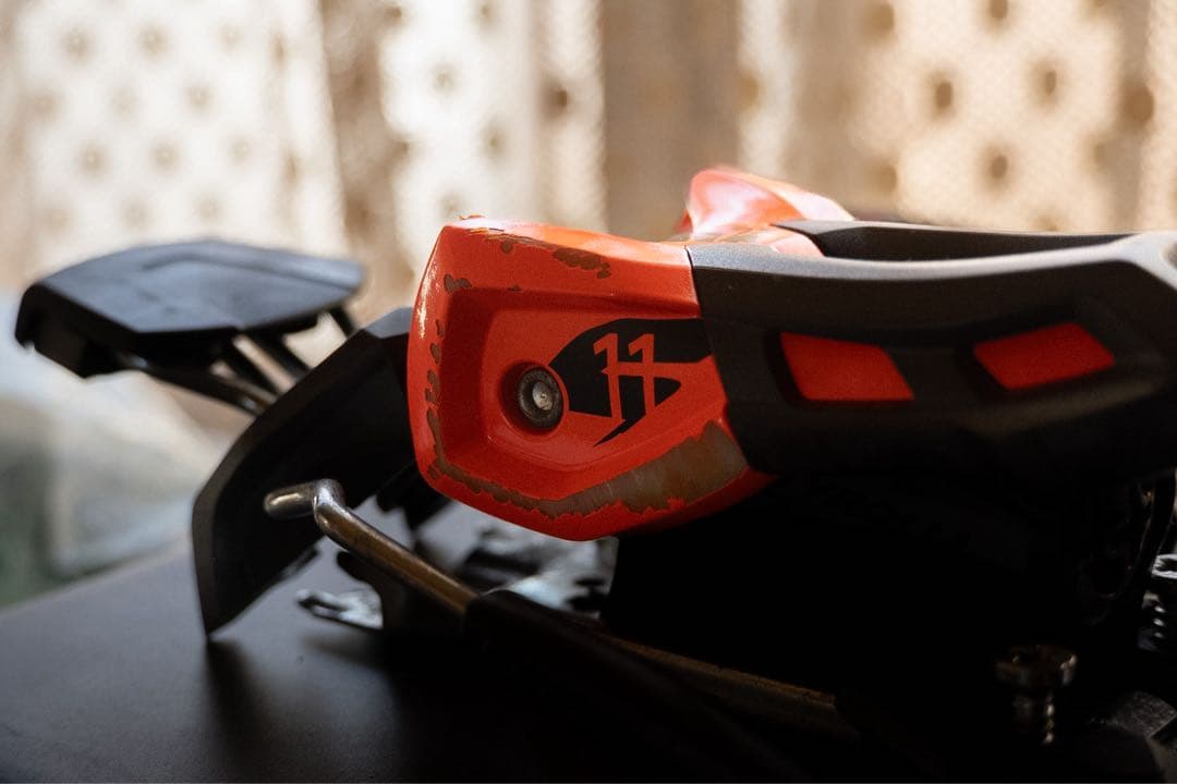 Tyrolia Attack 11 ビンディング オレンジ/ブラック