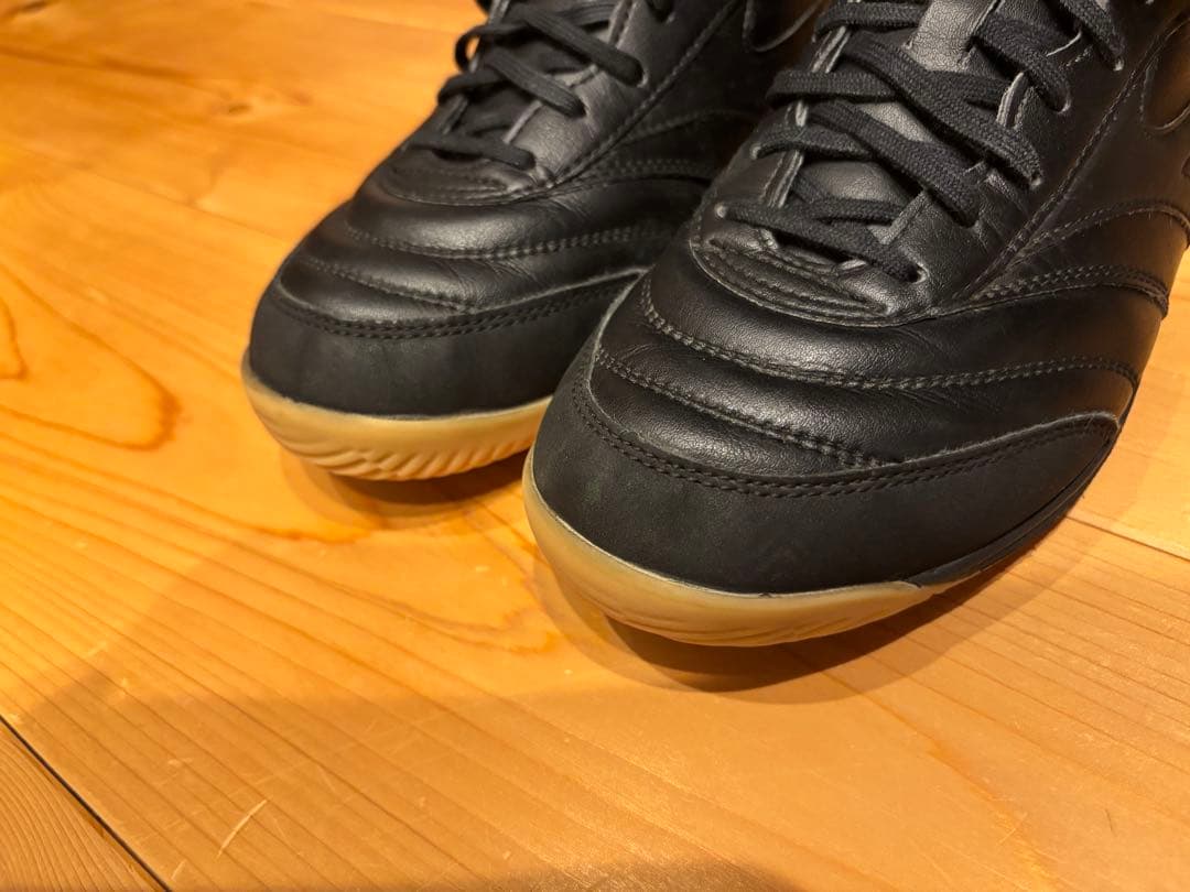 美品　モレリア フットサルシューズ ブラック　屋内