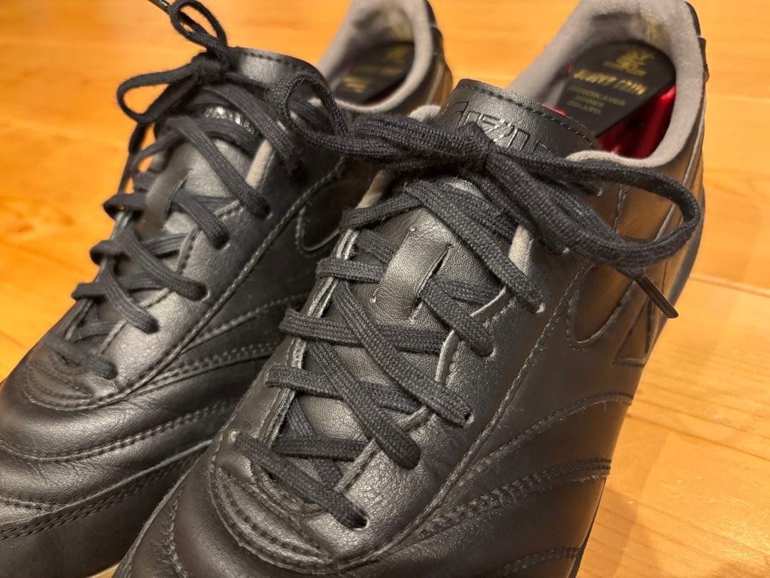 美品　モレリア フットサルシューズ ブラック　屋内