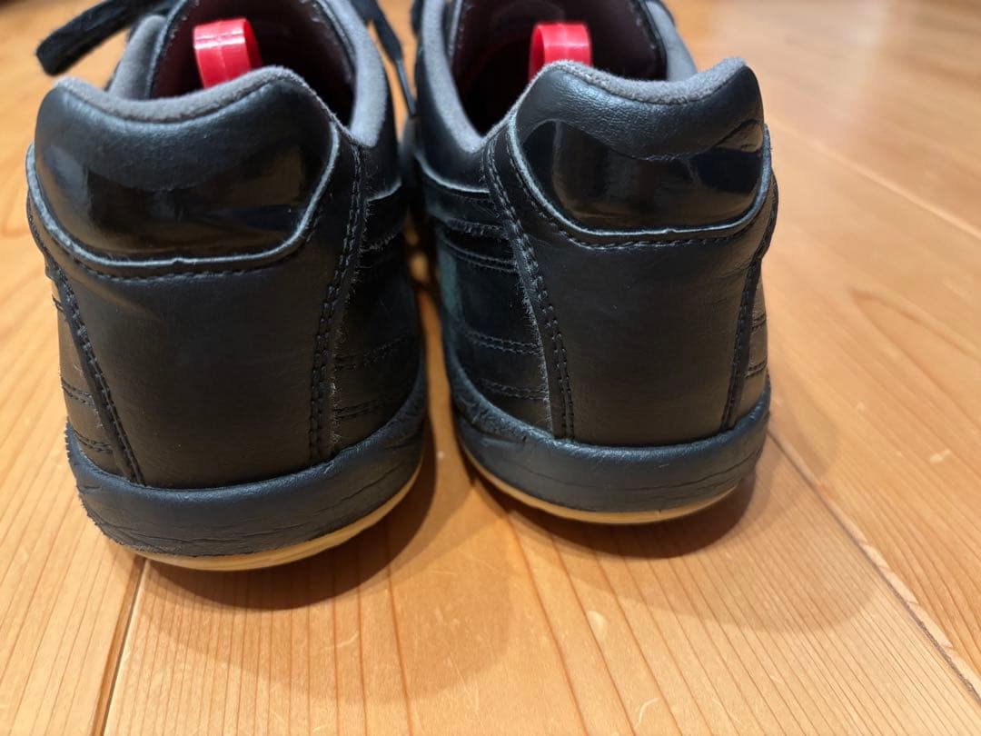 美品　モレリア フットサルシューズ ブラック　屋内