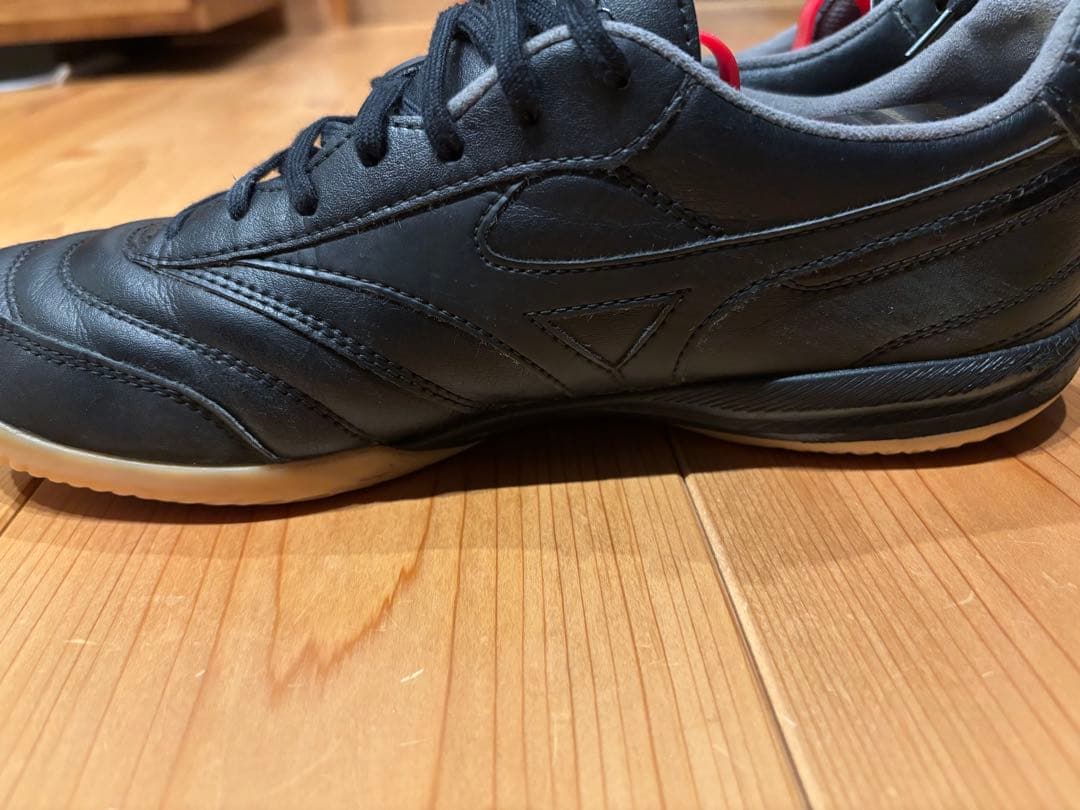 美品　モレリア フットサルシューズ ブラック　屋内