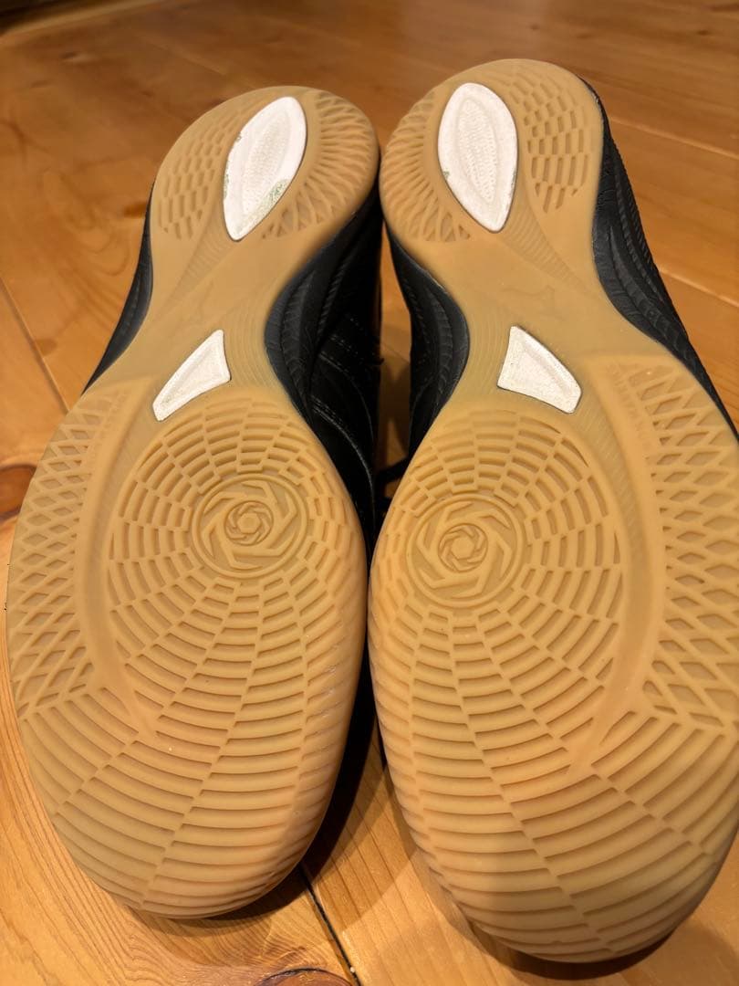 美品　モレリア フットサルシューズ ブラック　屋内