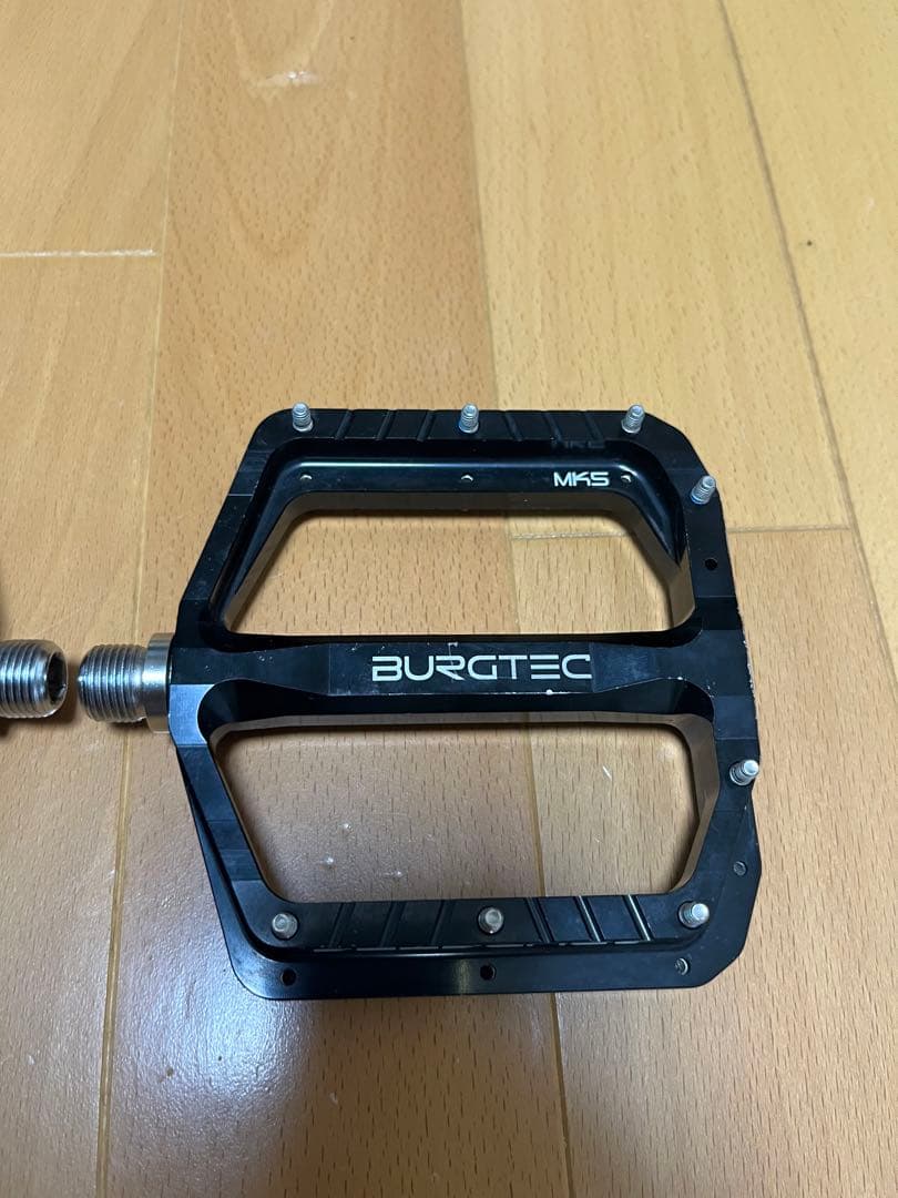 BURGTEC MK5 フラットペダル ブラック