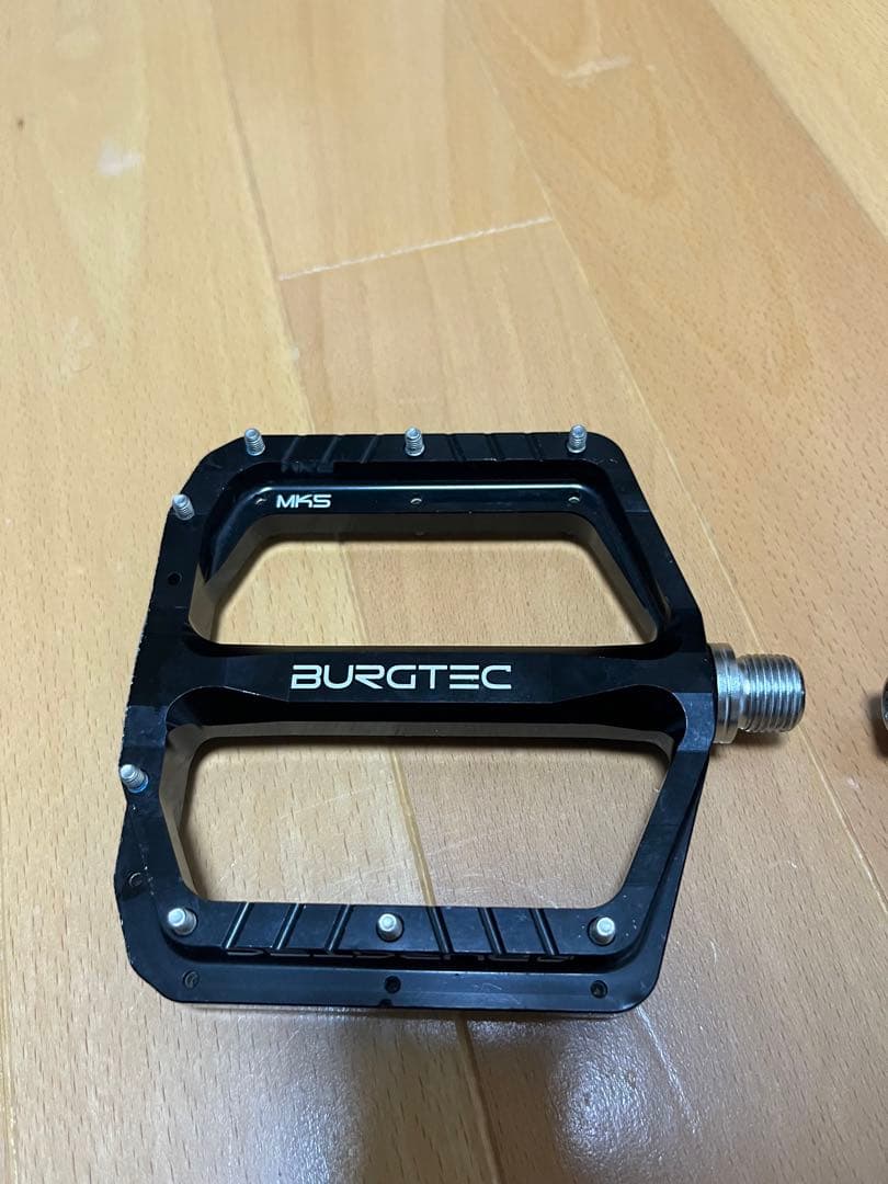 BURGTEC MK5 フラットペダル ブラック