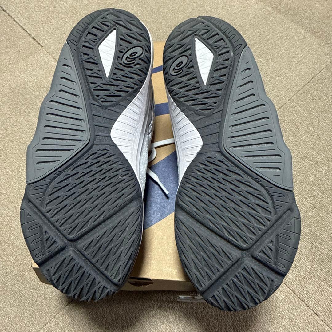 ほぼ新品‼️asics 人気の　UNPRE ARS LOW2！