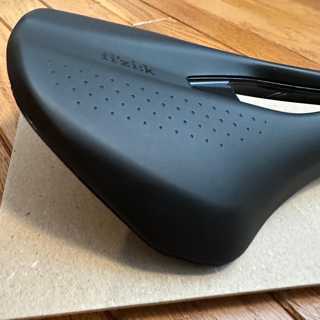 Fi'zi:k フィジーク TEMPO ARGO R3 サドル 150mm
