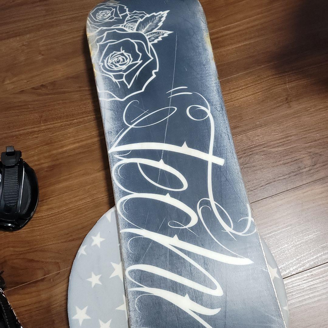 ティクナインのスノーボードとビンディングのセット