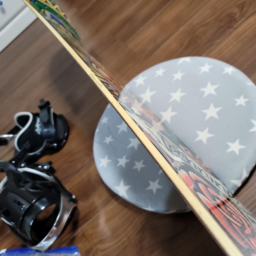 ティクナインのスノーボードとビンディングのセット