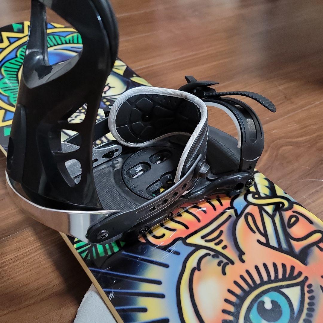 ティクナインのスノーボードとビンディングのセット