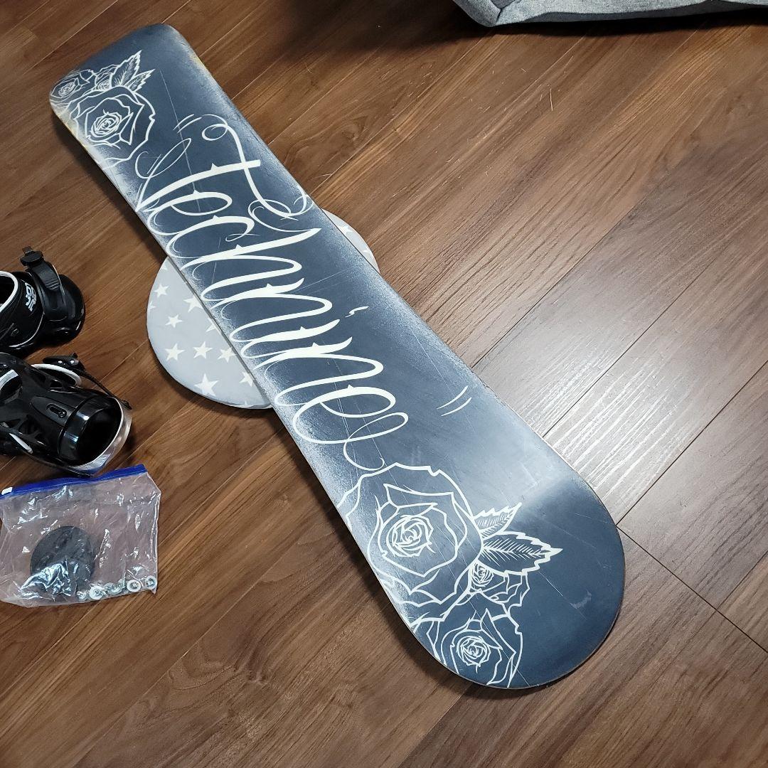 ティクナインのスノーボードとビンディングのセット