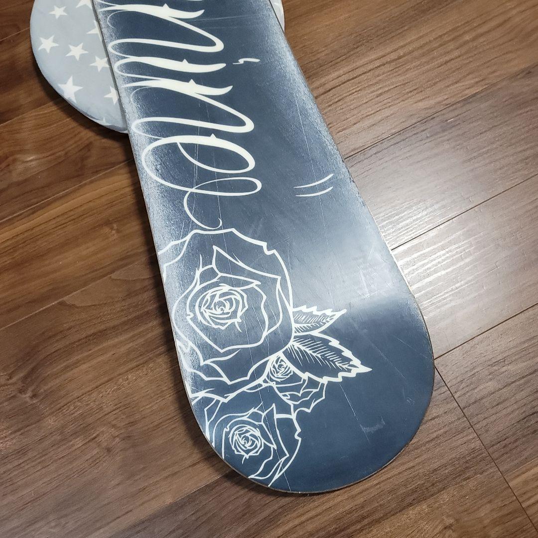 ティクナインのスノーボードとビンディングのセット