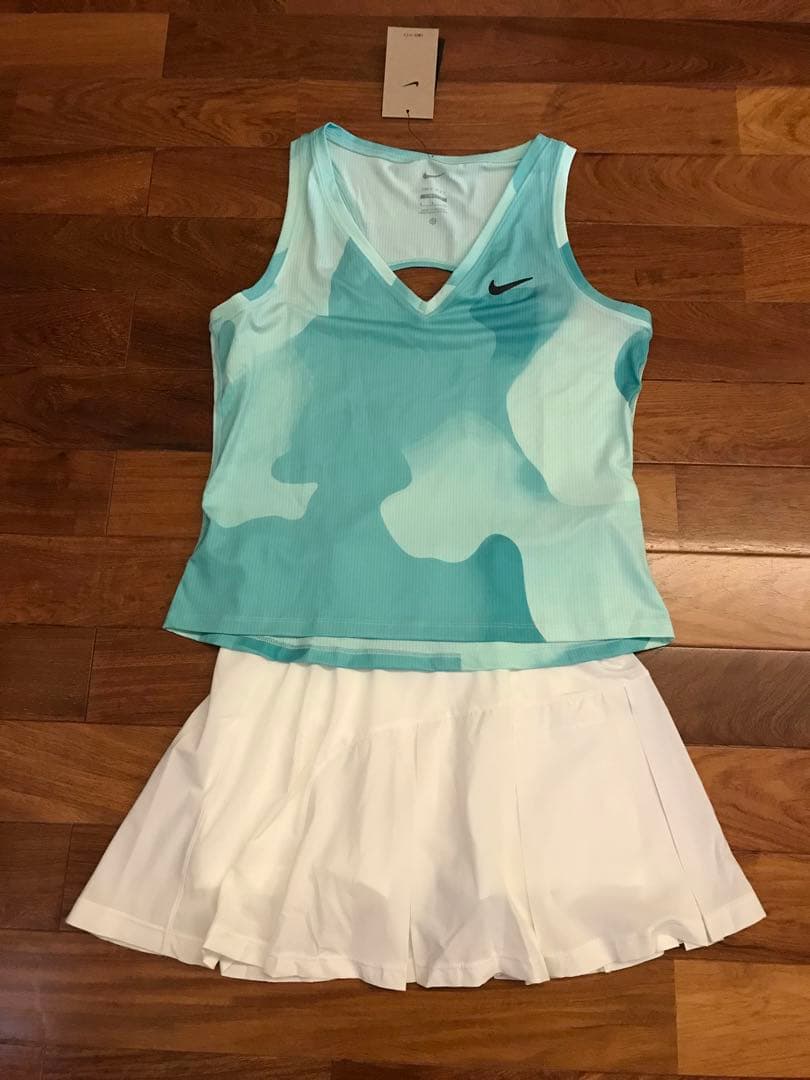 ナイキ　テニスウェア　緑色柄タンクトップ　US-Sサイズ　新品