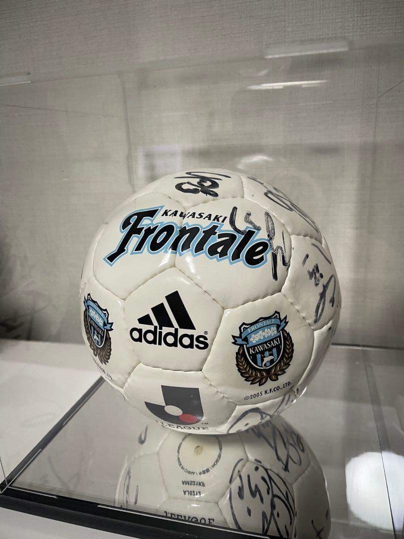 川崎フロンターレ 選手直筆サイン入りサッカーボール（展示ケース付き）2号球
