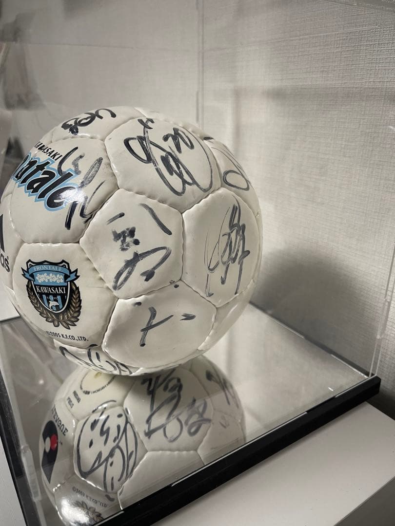 川崎フロンターレ 選手直筆サイン入りサッカーボール（展示ケース付き）2号球