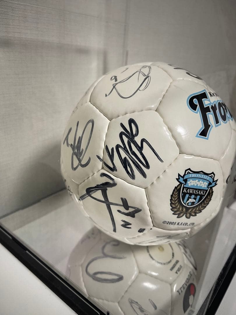 川崎フロンターレ 選手直筆サイン入りサッカーボール（展示ケース付き）2号球