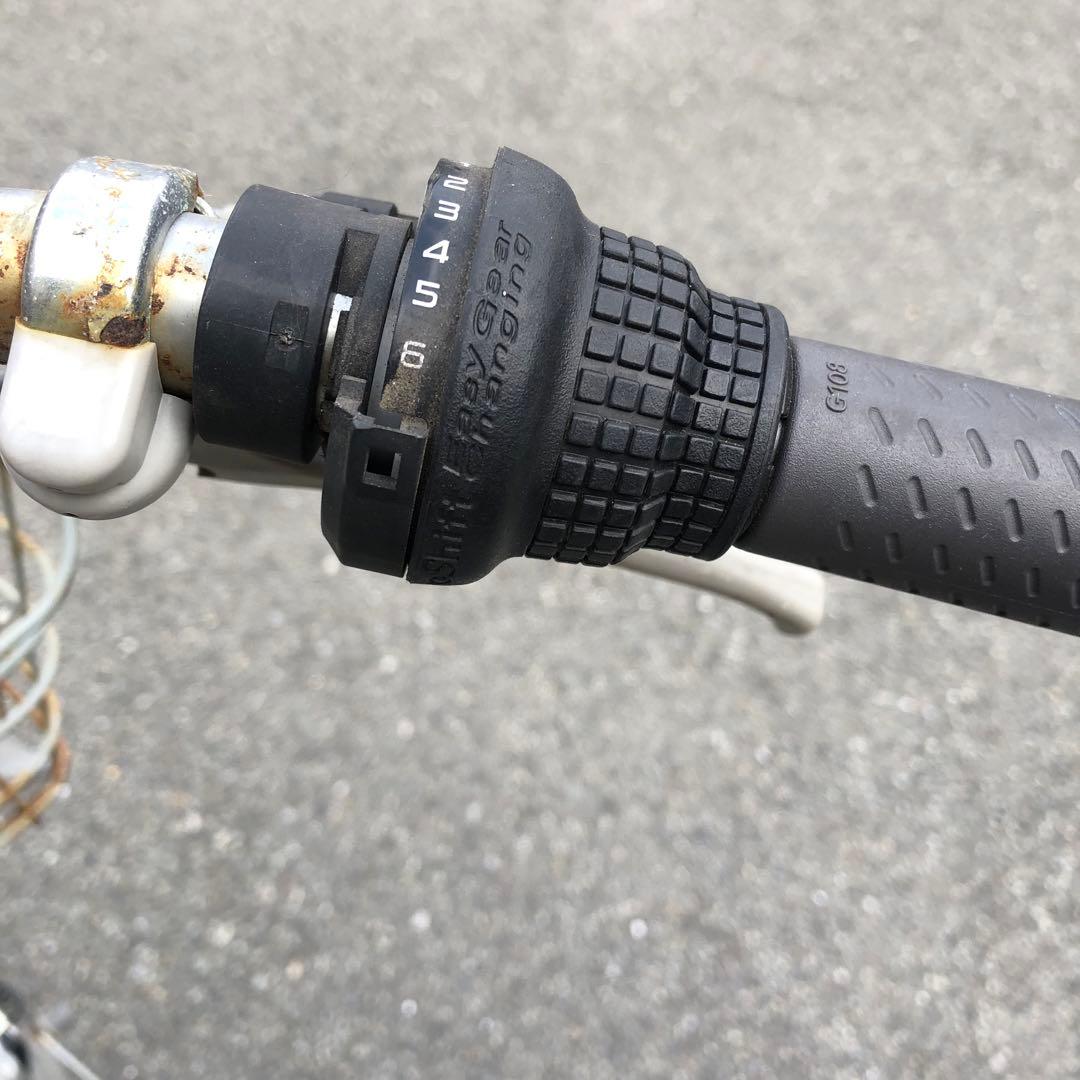 シルバー 26インチ シティサイクル 前バスケット付き　MARUISHI