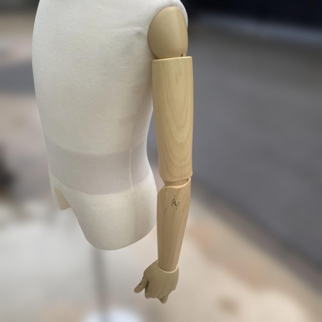 ホワイト布製マネキン 可動式腕付き　②